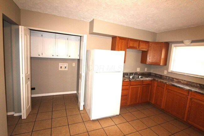 Building Photo - 3892 Beechton Rd