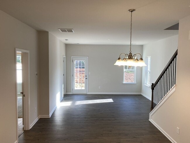Building Photo - Spacious 2 Story, 3 Bed, 3 Bath Townhome n...