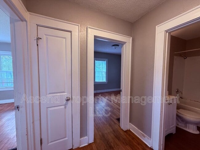 Building Photo - 1307 Moss St