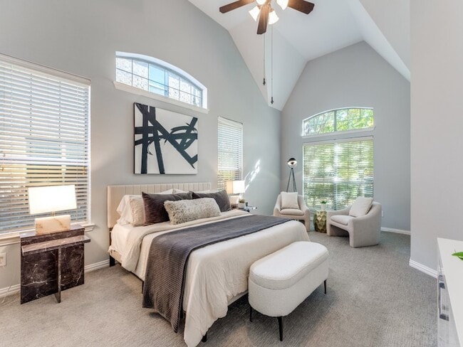 Building Photo - 3250 Woodbine Tr