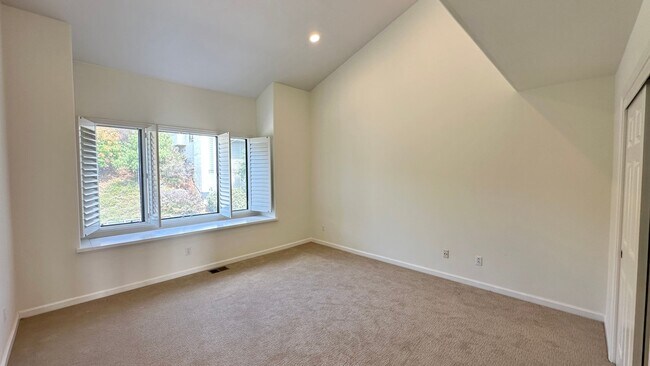 Building Photo - Spacious 4-Story Townhouse with Panoramic ...