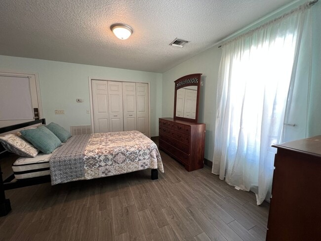 Building Photo - Spacious Efficiency _ In Law Suite_ Fort P...