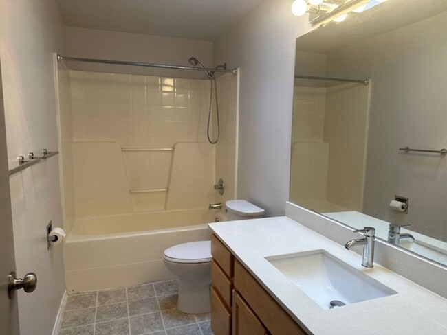 Building Photo - Renovated 3 Bed 2.5 Bath Home in South Park