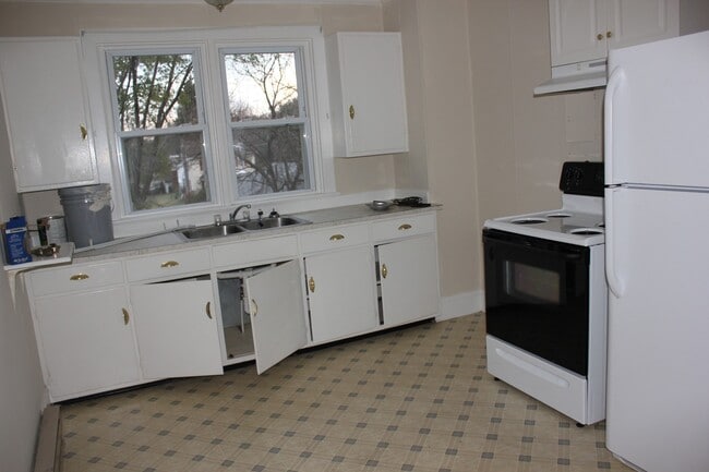 Building Photo - Two Bedroom Apartment for Rent