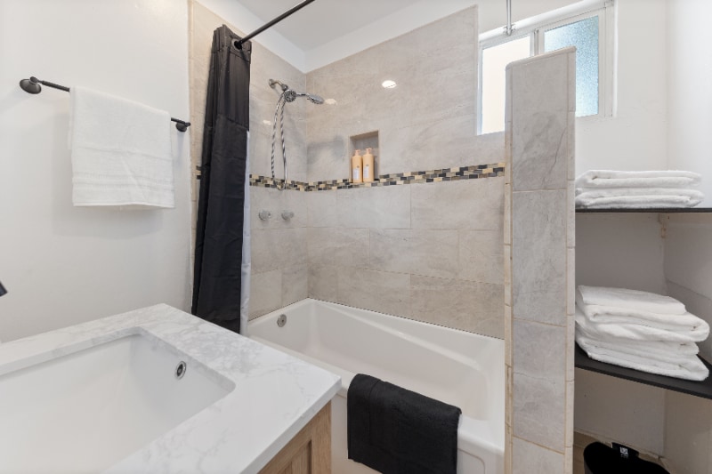 Building Photo - 2521 W California St