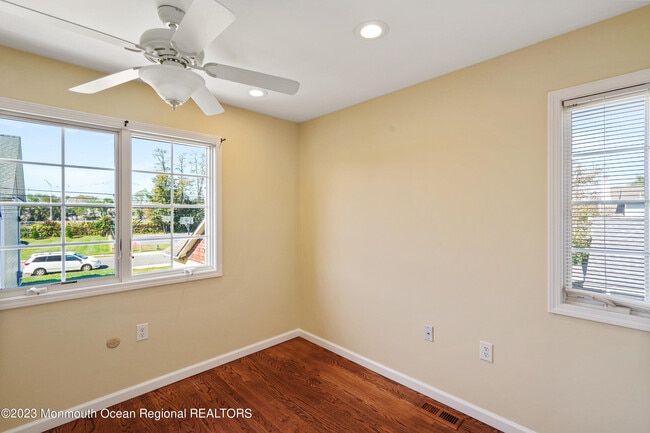 Building Photo - 111 Main St