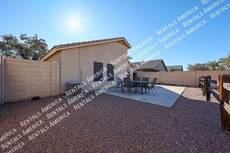 Building Photo - 42610 W Michaels Dr