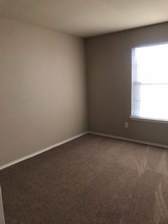 Building Photo - Large 3 Bedroom in Royse City!!