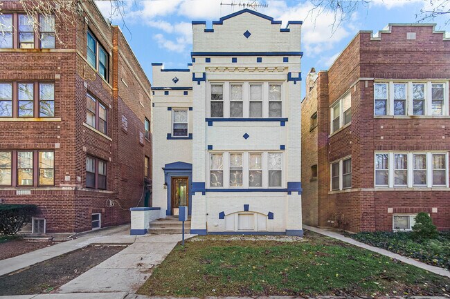 Primary Photo - 6441 N Seeley Ave