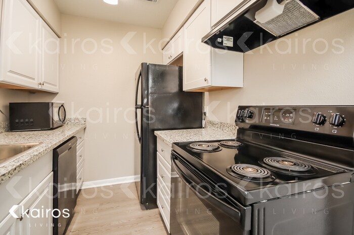 Building Photo - 304 Robbie St