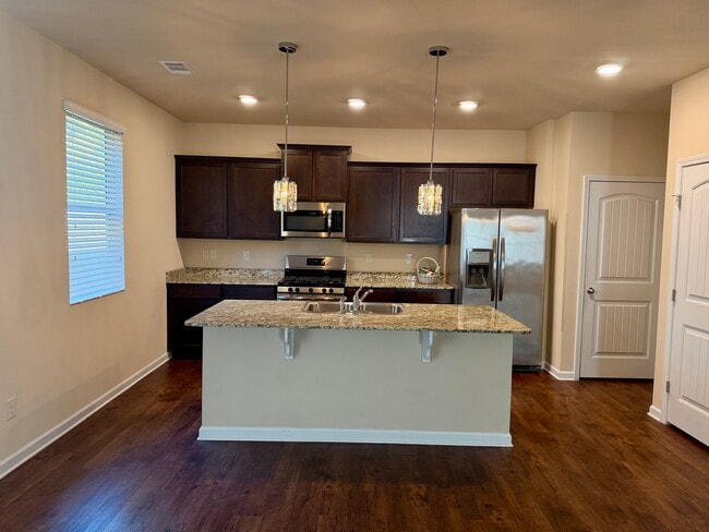 Building Photo - 8 Thimbleberry Dr