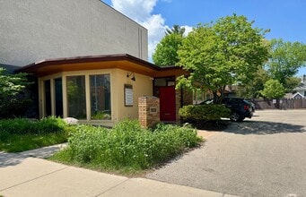 Building Photo - 1920 Monroe St