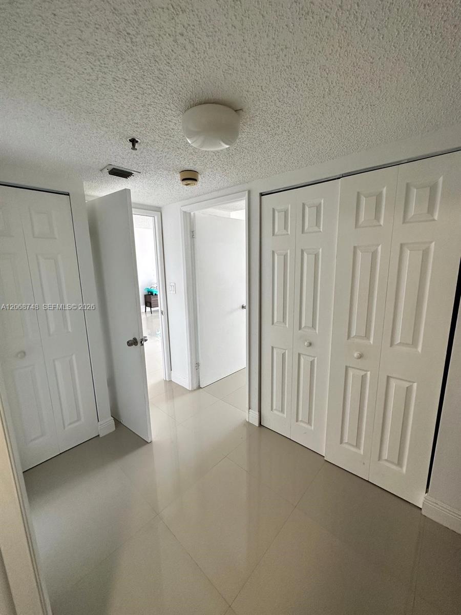 Building Photo - 20515 E Country Club Dr