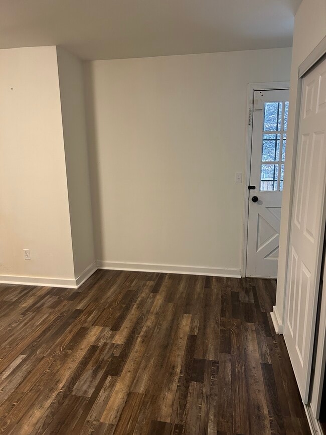 Building Photo - 709 Summit Ave