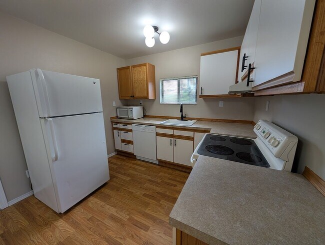 Building Photo - 1 Bedroom Pet-Friendly Casita (Plus Bonus Spaces!)