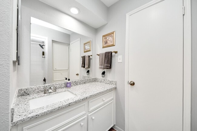 Building Photo - 11726 Lima Dr