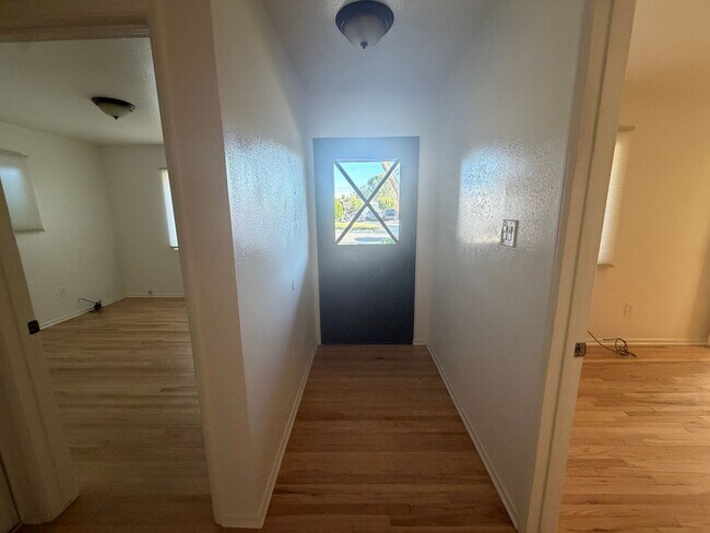 Building Photo - 1365 Jenner St