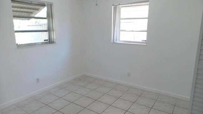 Building Photo - 9459 SW 51st Ct