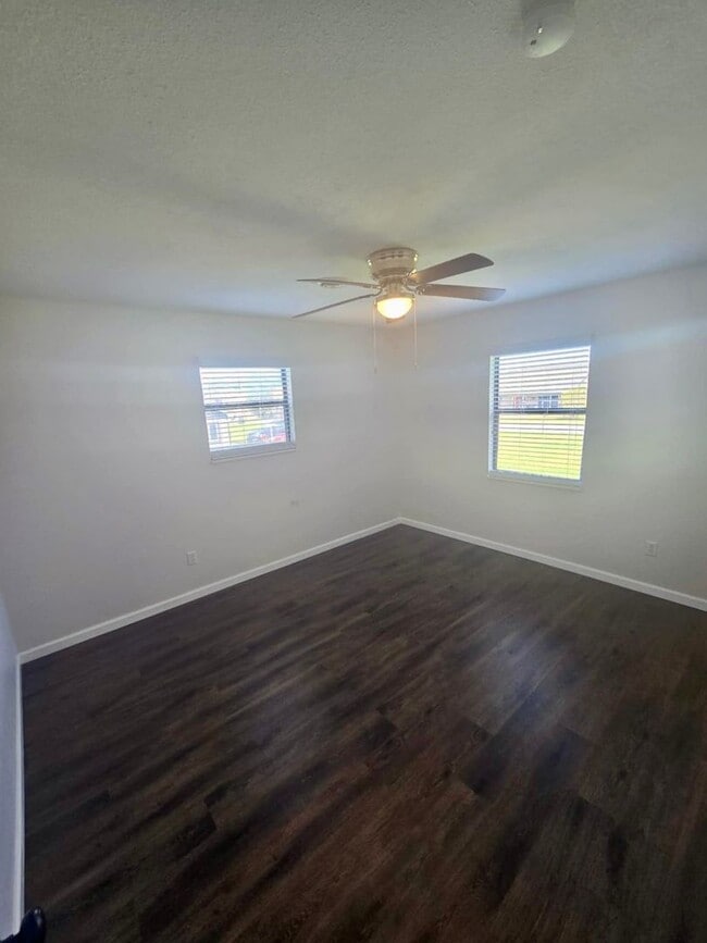 Building Photo - Location Friendly!!