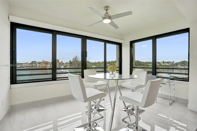 Building Photo - 925 Oak Harbour Dr