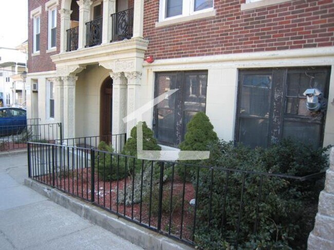 Building Photo - $2,400 Brighton 1BR  | Elevator Building | Near Packards Corner