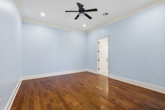 Building Photo - 1549 L'Acadie Dr