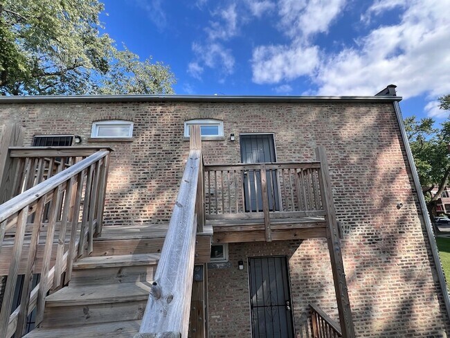 Building Photo - 6402 S Eberhart Ave