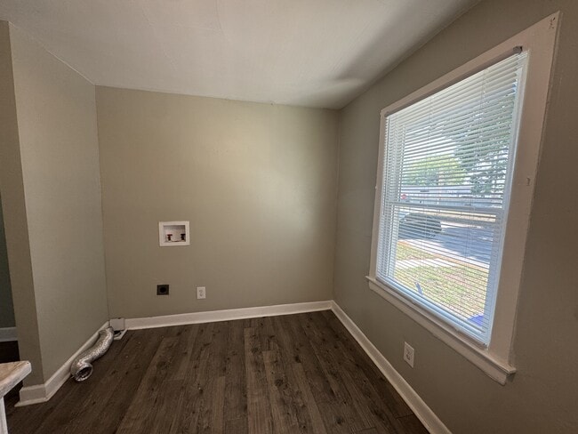 Building Photo - 2101 Montclair Ave