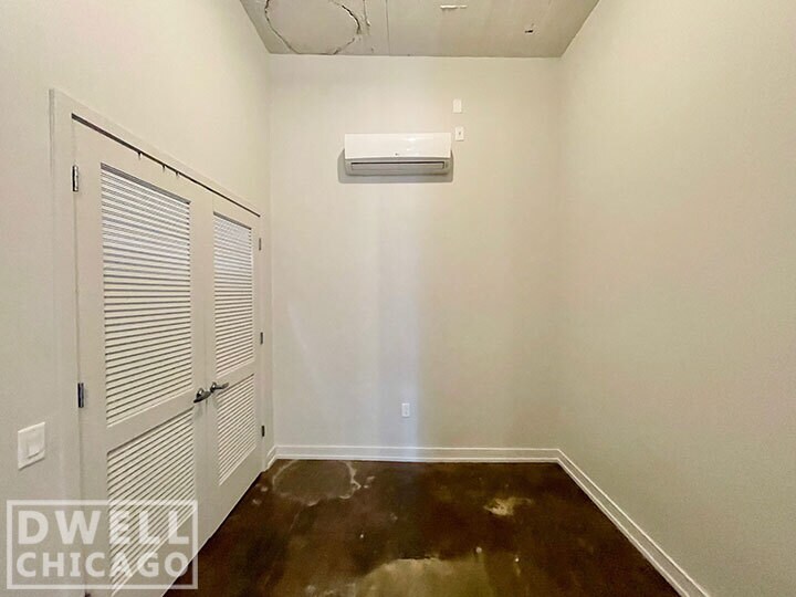 Building Photo - 152 W Huron St