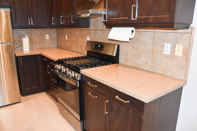 Building Photo - 507 W Maple Ave