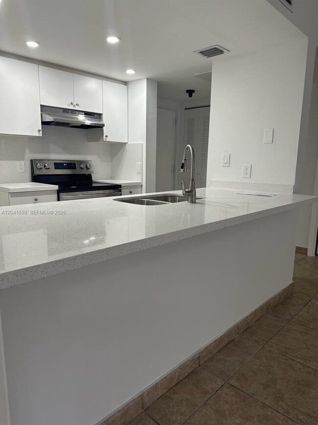 Building Photo - 8100 Geneva Ct