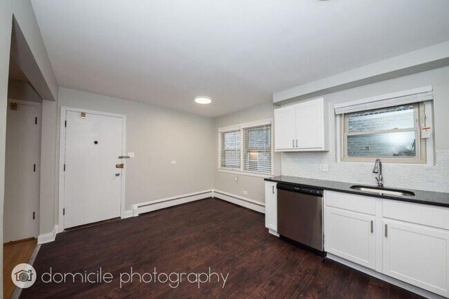 Building Photo - 2 bedroom in Chicago IL 60625