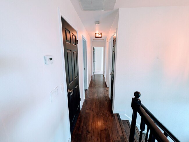 Building Photo - 11843 S Cedar Ridge Rd