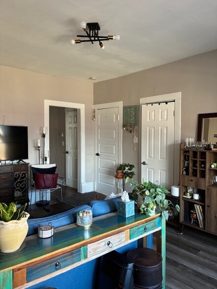 Living Room - 1615 W Barry Ave