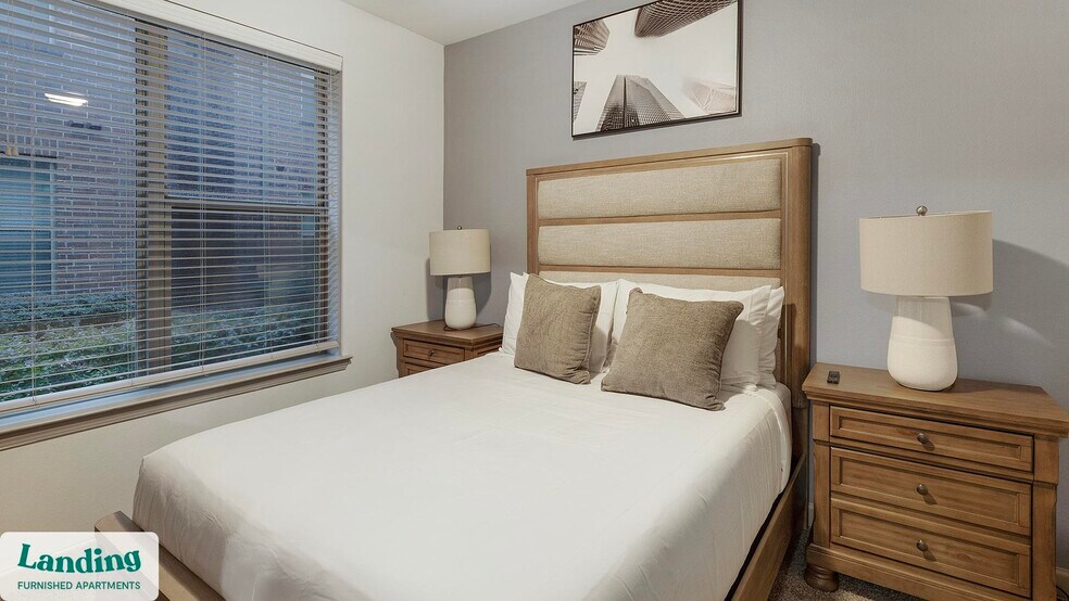 Building Photo - 2800 NE Green Oaks Blvd