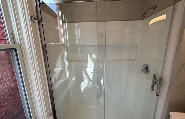 Building Photo - 2724 Jefferson Ave