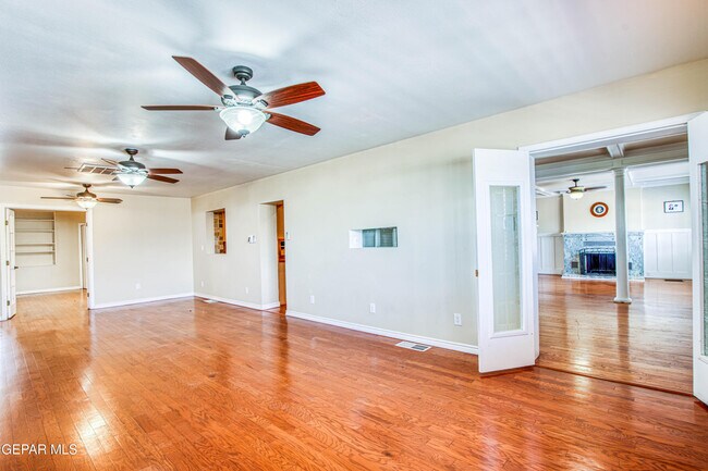 Building Photo - 1701 Elm St