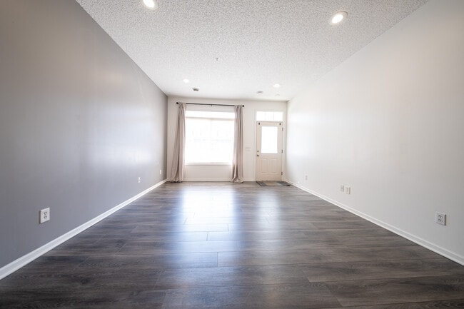 Building Photo - 4853 Bisset Ln