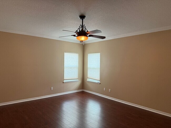 Building Photo - Gorgeous 5 bedrooms, 4 bath, 3 car garage single family home in Clermont