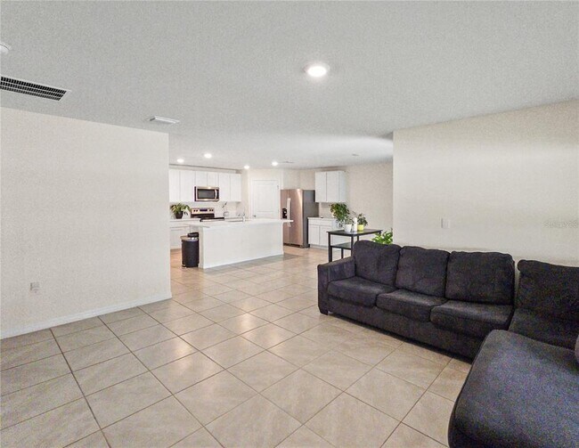 Building Photo - 304 SE 66th Ct