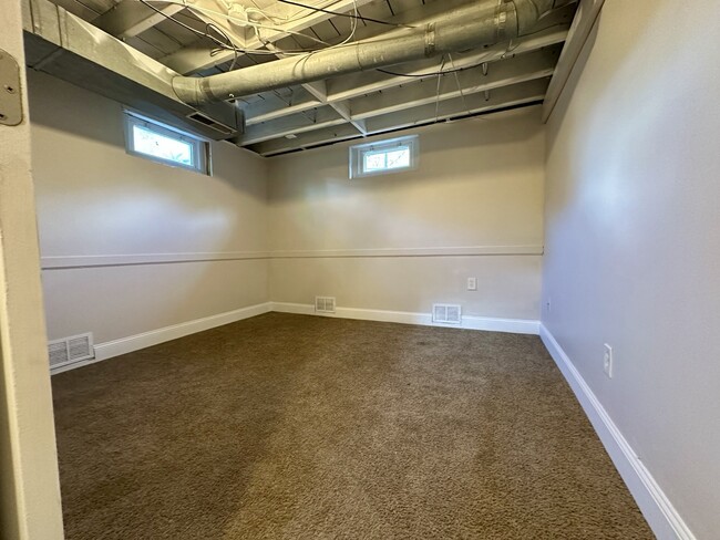 Building Photo - 1035 Ray St
