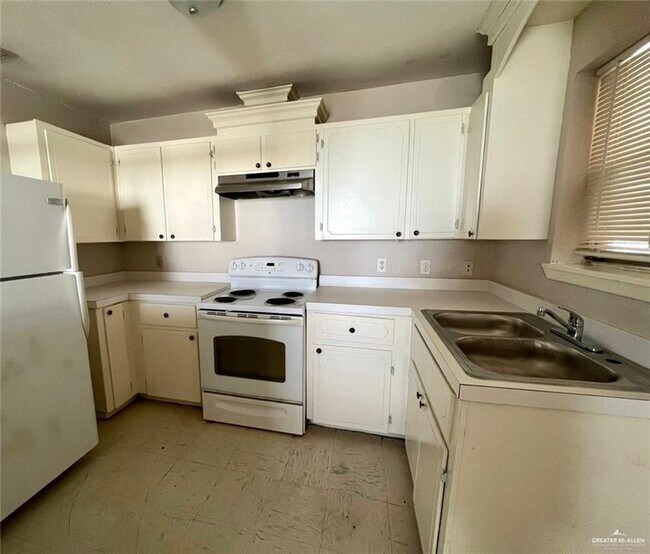 Building Photo - 9 Sun Dr