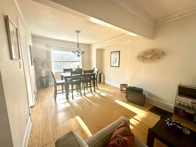 Building Photo - 2023 E Beverly Rd