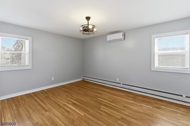 Building Photo - 19 Evelyn Ct