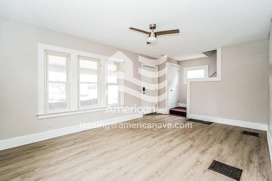 Building Photo - 196 N Burgess Ave