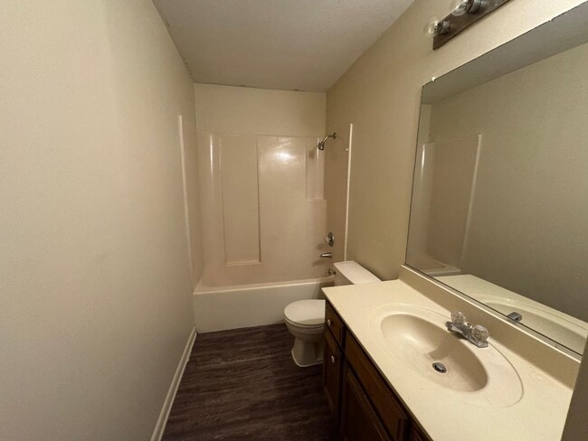 Building Photo - 3 Bed/1.5 Bath Near Fox Meadow Schools!