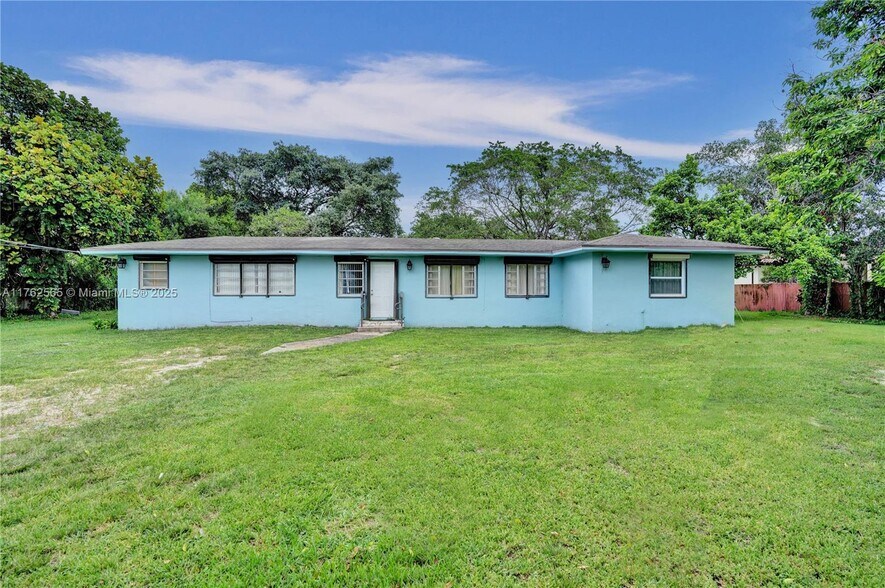 Primary Photo - 12525 SW 104th St