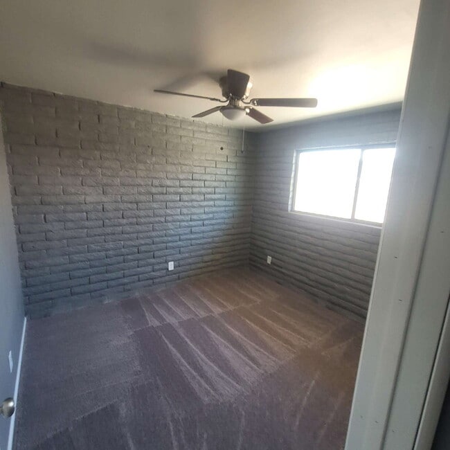 Building Photo - 2BR/1BA Garden Apartment $999 Osborn/66th St.