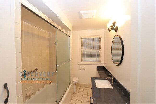 Building Photo - 841 Warfield Ave