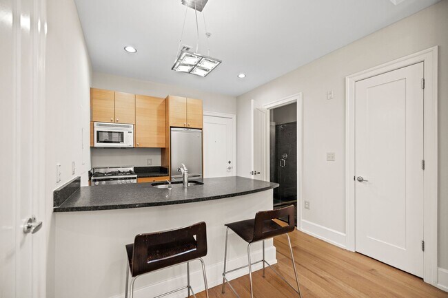 Building Photo - 2516 Q St NW